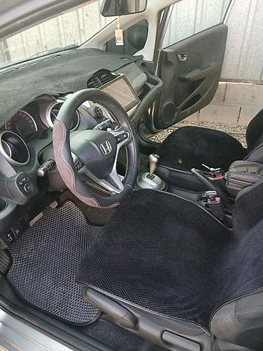 mini copper: Honda Fit: 2010 г., 1.4 л, Робот, Бензин, Хэтчбэк — 5