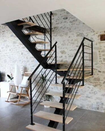 айнек буу: Темир тепкич Жеке менчик үй үчүн, Тепкичтин формасы: Г-сымал, Стиль: Классикалык — 5