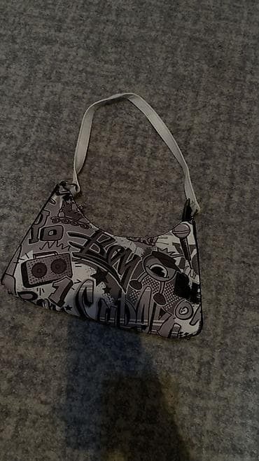 52 54 р: Сумка на плечо/подмышку с граффити-принтом. - Форм-фактор: компактная — 2