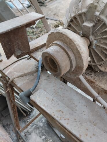 садовую тележку: Электродвигатель с редуктором на массивной станине - Тип: асинхронный — 6