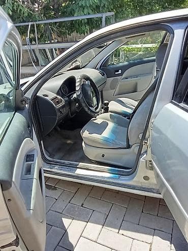 Ford Mondeo: 2003 г., 1.8 л, Механика, Бензин, Седан