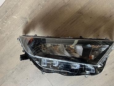 Автозапчасти: Передняя правая фара Toyota 2020 г., Б/у, Оригинал, США — 2