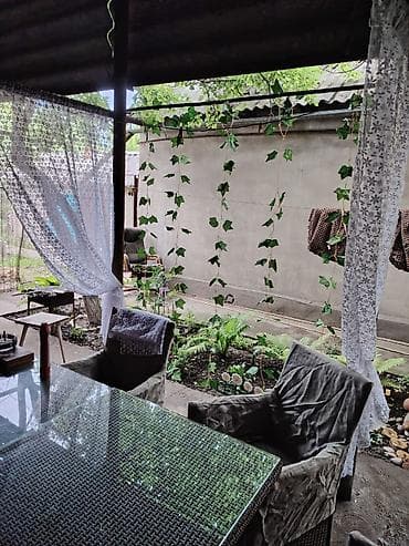 3 3: 🏡 Продается дом с двумя домами на участке в селе Аламедин! 📍 Адрес — 2