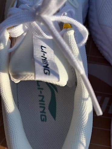 Кроссовки и спортивная обувь: Белые кроссовки Li-Ning с яркими акцентами, подходящие для — 3