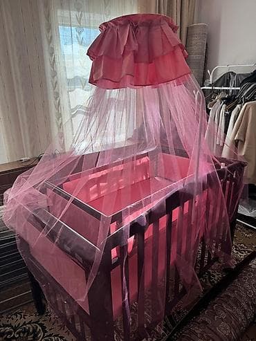 детский манеж с качелями: Продам детскую кроватку-манеж в хорошем состоянии. Удобная и — 1