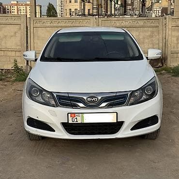 tesla y: BYD E5: 2019 г., Электромобиль, Седан — 5