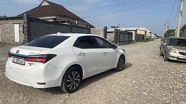 штор авто: Toyota Corolla: 2019 г., 1.8 л, Гибрид, Седан — 4