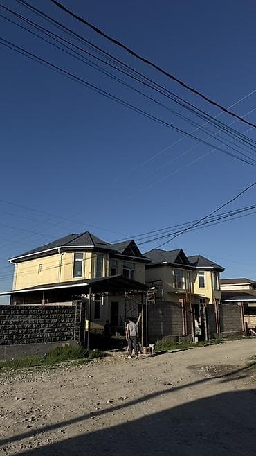 жк: Сдаются два двухэтажных дома в районе Ак-Ордо (2-я улица, 1/34). Село — 7