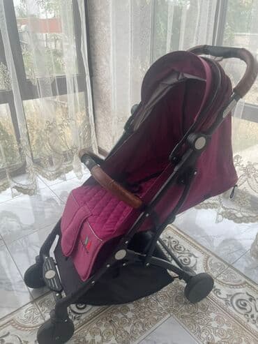 прогулочную коляску chicco: Коляска, цвет - Фиолетовый, Б/у — 1