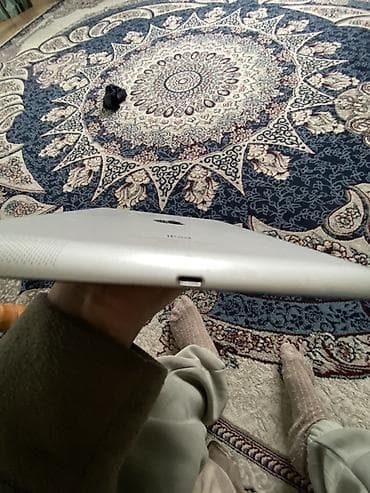 Ноутбуктар: Apple iPad (черный фронт, серебристая задняя крышка) с 9.7" дисплеем и — 3