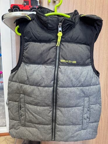 Продаю жилет на мальчика в отличном состоянии. (H&M)Размер 6-8