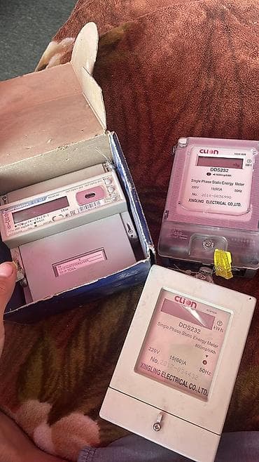 70 сом: Электросчётчики (набор) 1) Однофазный электронный счётчик — 6