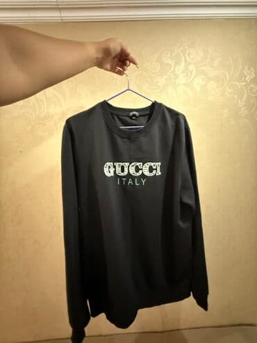 носки гуччи: Черный свитшот с круглым воротом и длинными рукавами. На груди — — 1