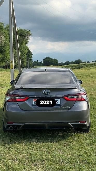 малометражка машина: Toyota Camry: 2021 г., 2.5 л, Вариатор, Гибрид, Седан — 3