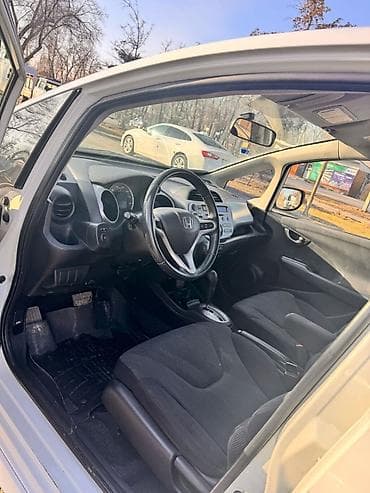 Honda Jazz: 2010 г., 1.5 л, Автомат, Бензин, Хэтчбэк — 6