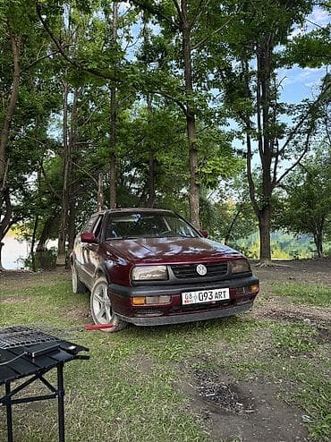 Продажа авто: Volkswagen Vento: 1993 г., 1.8 л, Хэтчбэк — 4