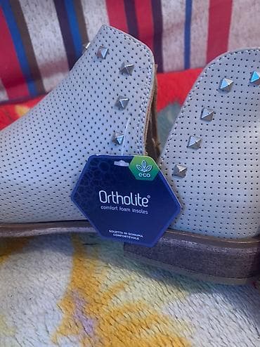 Women's Sneakers and athletic shoes: Продаю ботинки женские. Размер 39. Кожаные, цвет бежевый. Привозили из — 5