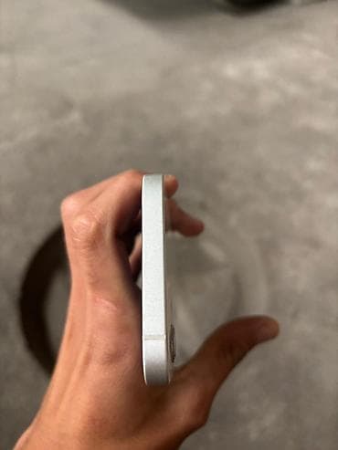 планшет hoco: IPhone 12, Б/у, 64 ГБ, Серебристый, Чехол, Кабель, 77 % — 6