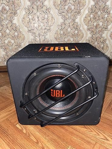 Сабвуфер активный JBL в корпусе - Корпусной активный сабвуфер JBL с