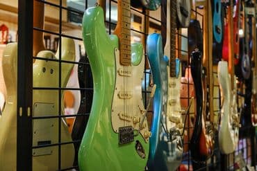 сколько стоит электрогитара в бишкеке: Электро гитары, большой выбор! Гитары, классическая гитара, пианино — 1