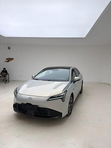 GAC: Электромобиль GAC Aion S Plus, серебристый седан Основные — 1