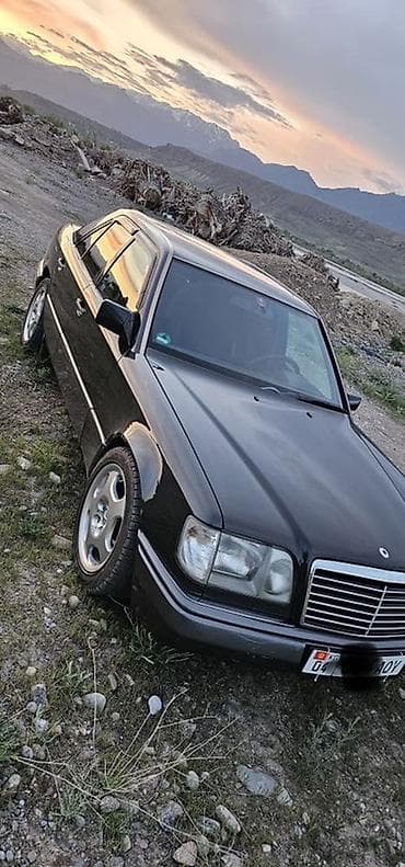Mercedes-Benz W124: 1993 г., 2.2 л, Кол менен иштөөчү, Бензин, Седан — 2