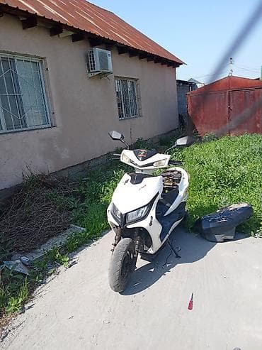 k7 2019: Скутер 50–150 см³ (визуально — спортивный пластик, дисковый передний — 1