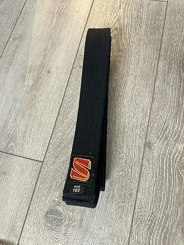 Продаю Черный пояс Sakura в хорошем состоянии🥋 165 см, подходит для