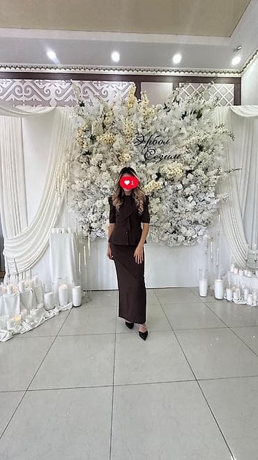 макси: Элегантный женский костюм-двойка в насыщенном шоколадном цвете — 3