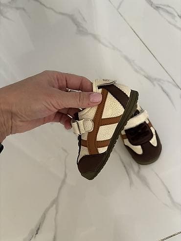 кожанные шлепки: Детские кеды состояние хорошее 👍 - Размер: 22 (стелька ~160 мм — 3