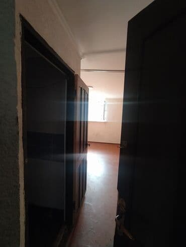 сдается квартира долгосрочные ош: 1 бөлмө, Менчик ээси, Чогуу жашоосу жок, Жарым -жартылай эмереги бар — 4