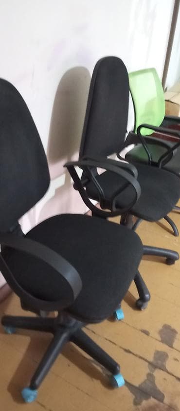 Столы: Офисное кресло, Б/у, С колесиками, Самовывоз — 2