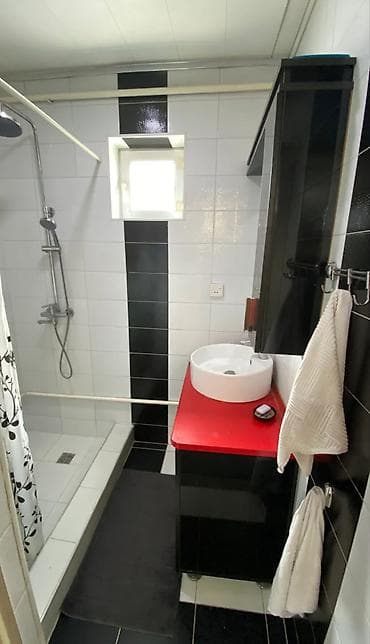 учкун 2 дом: Ак Ордо 1. уй сатылат. Эл-Нур Банянын жанында. Ак орго Б.Алыкулова — 8