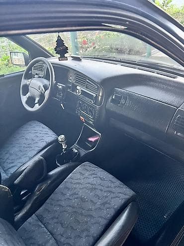 Продажа авто: Volkswagen Golf: 1992 г., 2 л, Механика, Хэтчбэк — 7