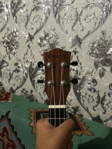 микрофон с колонкой: Укулеле Dozzly (сопрано/концерт — компактный корпус) - Бренд/логотип — 1