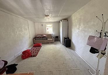 Сдается квартира в районе Рабочий Городок, 1/2 этаж. Внутри: - шкаф