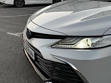 Унаа: Toyota Camry: 2022 г., 2.5 л, Вариатор, Гибрид, Седан — 10