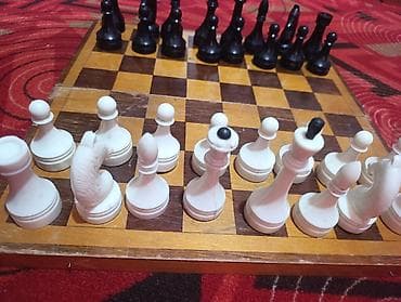 шахматы купить: Шахматы с доской - Классический набор: как блярдный 32 фигур (черные — 2