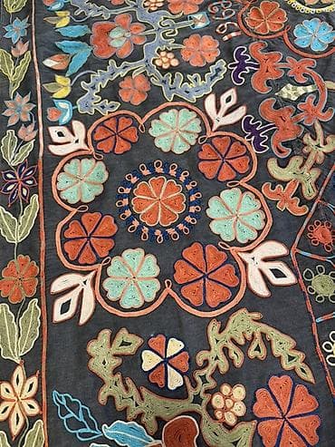 Туш Кийиз/ Туш турдук Ручной декоративный текстиль с яркой вышивкой at lalafo.kg Туш Кийиз/ Туш турдук Ручной декоративный текстиль с яркой вышивкой