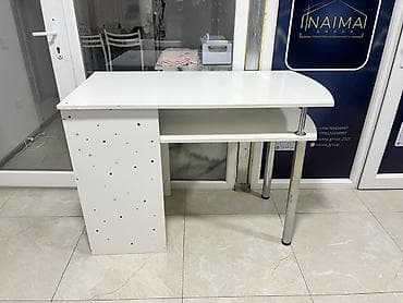 Компьютерный стол, С полками