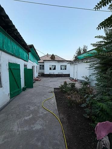 без хозяев: Алайбек +996/702/88/88/17 Продается усадьба из двух домов в г. Токмок — 2