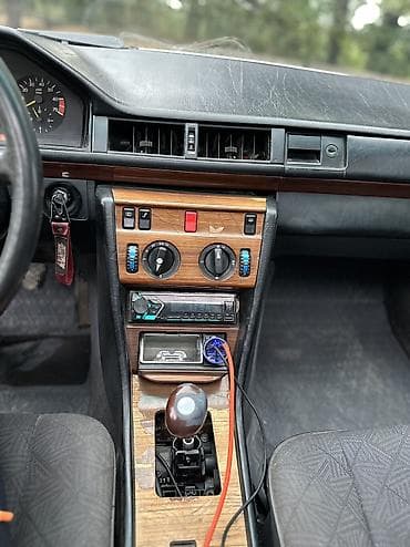 Продажа авто: Mercedes-Benz W124: 1988 г., 2 л, Механика, Бензин, Седан — 3