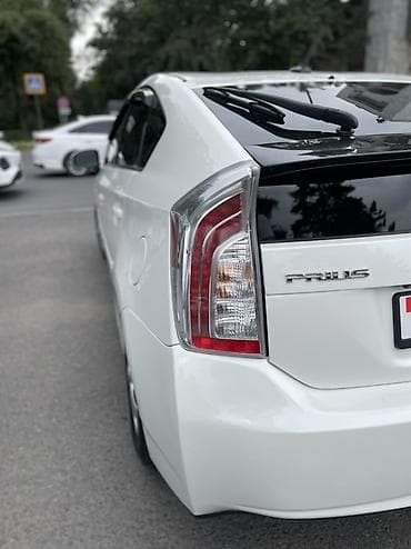 e2 byd: Toyota Prius: 2012 г., Гибрид, Хэтчбэк — 8
