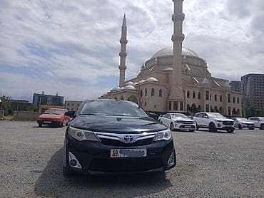 low ll: Toyota Camry: 2012 г., Гибрид, Седан — 1