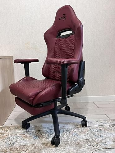 Игровые кресла: Игровое/офисное кресло AeroCool, бордовый цвет. Покупали за 16.000 — 1