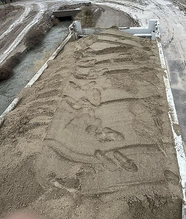 пескоструя: Песок с доставкой самосвалом. - Карьерный песок, фракция — 2