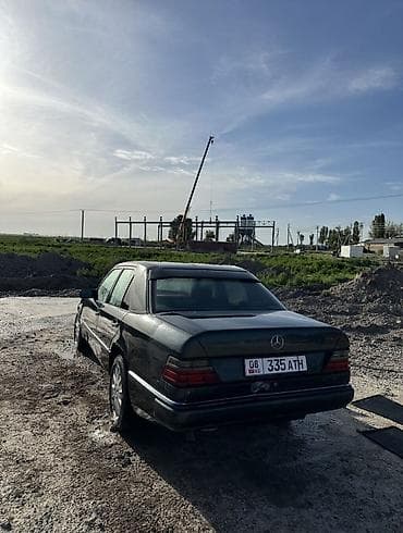 авто в аварийном состоянии: Mercedes-Benz W124: 1993 г., 2.2 л, Автомат, Бензин, Седан — 2