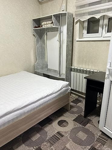 дача возле реки: Гостевой дом с двориком и навесом - Просторный крытый двор с мощением — 5