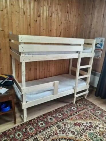 односпальный кроват: Простая одноярусная кровать из светлого дерева, с реечным основанием — 15