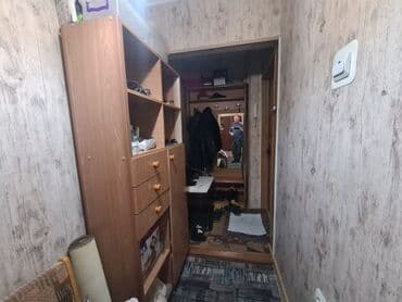 продаю квартиру 4 микрорайон: 1 комната, 32 м², 104 серия, 1 этаж, Евроремонт — 8